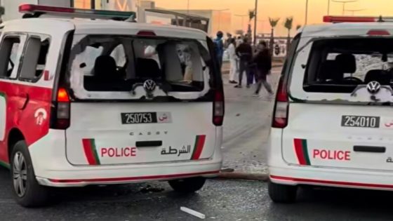 فيديوهات وصور توثق لأعمال تخريب سيارات للشرطة وممتلكات خلال احتجاجات بسلا وسيدي بيبي