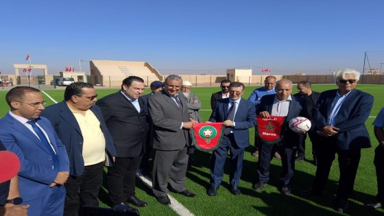 الحاج عبد المالك أبرون يسلم الملعب الجماعي بزو والملعب البلدي زاوية الشيخ في أجواء إحتفالية كبيرة